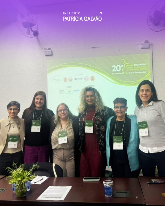 No último dia 16 de setembro, estivemos presentes na 20ª edição do Encontro do Fórum Brasileiro de Segurança Pública, realizado em São Paulo, para o lançamento da pesquisa “Segurança das mulheres: percepção da sociedade brasileira sobre a violência”.

A mesa foi moderada por Cinthia Gonçalez (Uber) e contou com a participação de Vera Vieira (Instituto Patrícia Galvão), Maíra Saruê (Instituto Locomotiva), Vanessa Almeida (Ministério Público de São Paulo), Jamila Jorge Ferrari (Polícia Civil de São Paulo) e Bruna Benevides (ANTRA).

Realizada pelos institutos Patrícia Galvão e Locomotiva, com apoio da Uber, a pesquisa ouviu 1.500 pessoas com 16 anos ou mais, de todas as regiões do país, entre os dias 22 e 30 de abril de 2026, por meio de entrevistas digitais de autopreenchimento. A margem de erro é de 2,8 pontos percentuais.

📸 Arraste para o lado e confira alguns registros desse dia!

🔗 Acesse a pesquisa completa no site da Agência Patrícia Galvão (link na bio)

#InstitutoPatríciaGalvão #ViolênciaContraMulher #ViolênciaDeGênero #DeslocamentoDasMulheres #FBSP